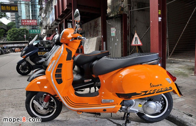 r911Vespa Super Sport