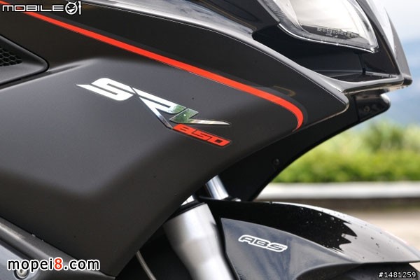 Śٿ_(d)Aprilia SRV850