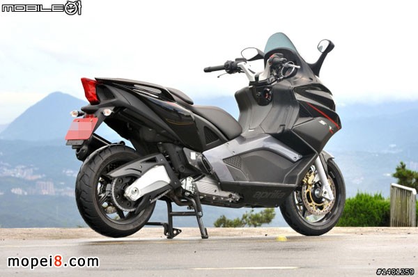 Śٿ_(d)Aprilia SRV850