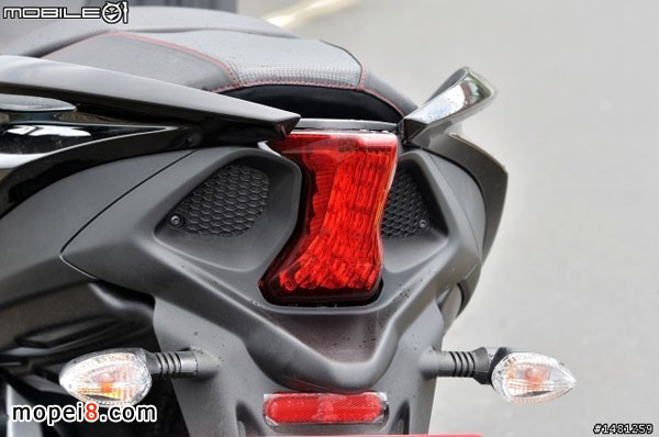 Śٿ_(d)Aprilia SRV850